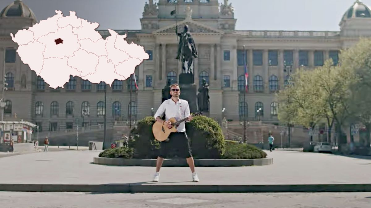 Podívejte se. Hudebníci Láska a Suvereno mají klipy z prázdných ulic Prahy